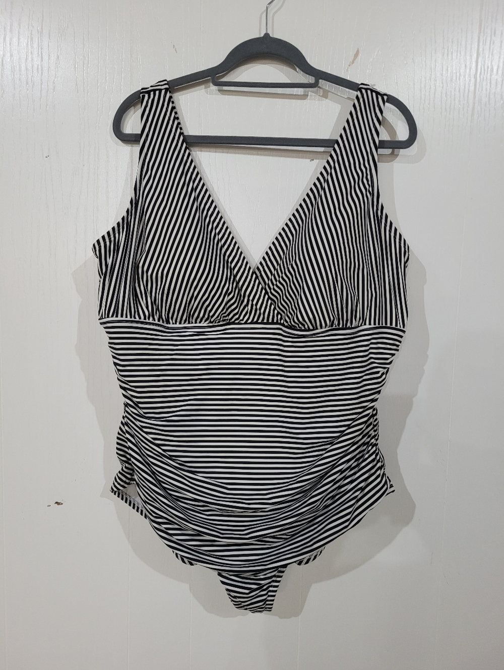 Embrace Your Curves Black & White Striped V-Neck One-Piece Swimsuit Size 3X
